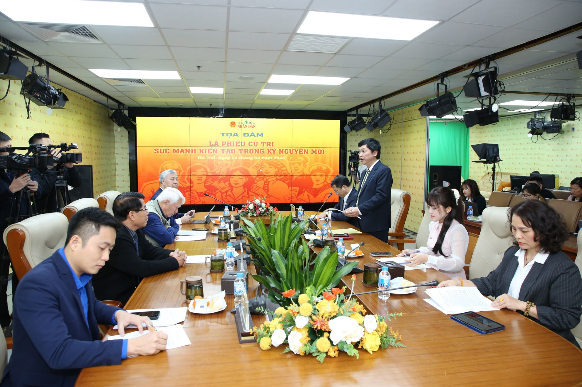 Lá phiếu cử tri góp phần định hình quyết sách cho sự phát triển của đất nước